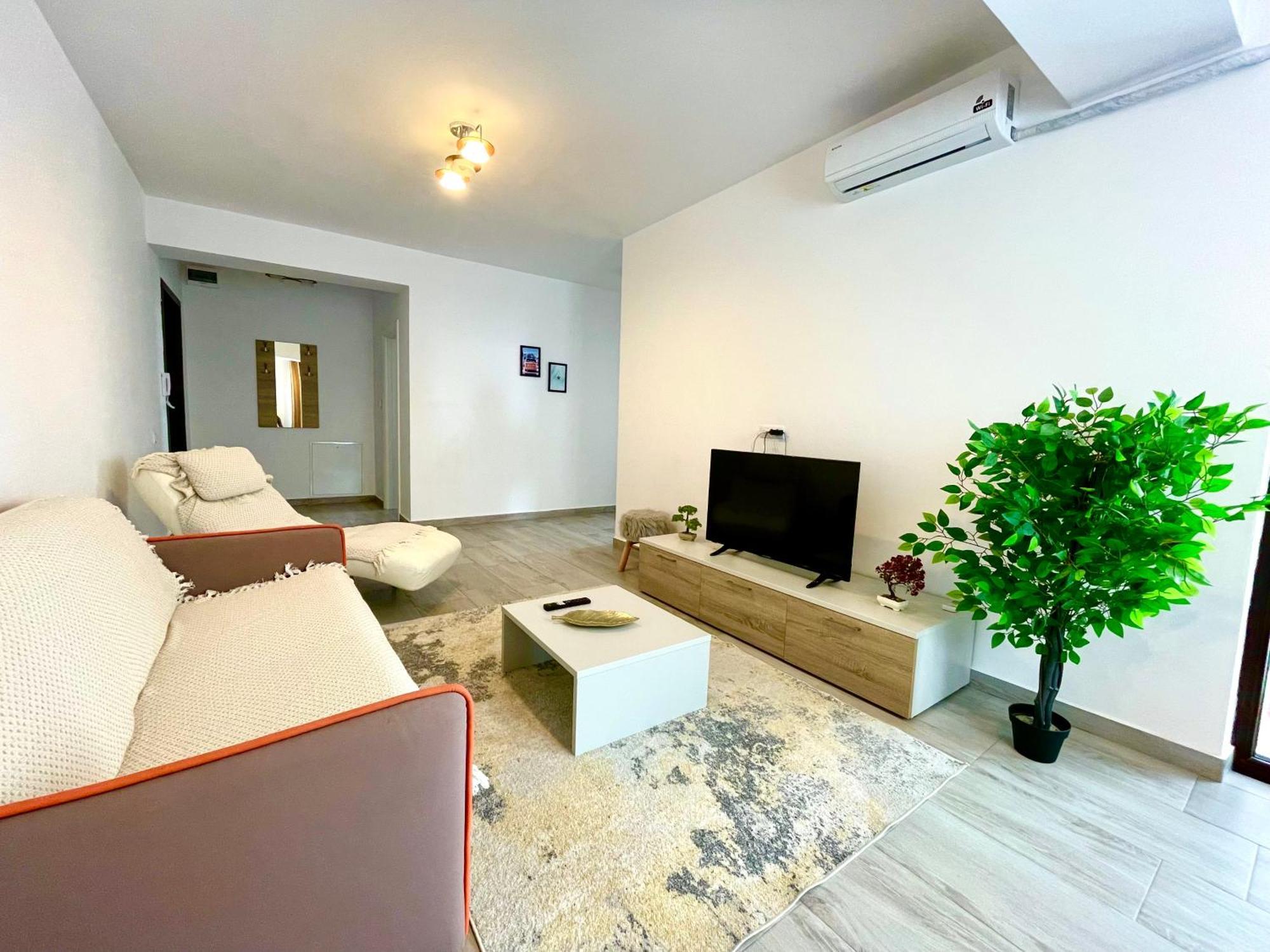 Soho Apartment - City View With Rooftop Garden Бухарест Екстер'єр фото